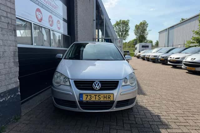 Volkswagen Polo (2007) thumbnail 2