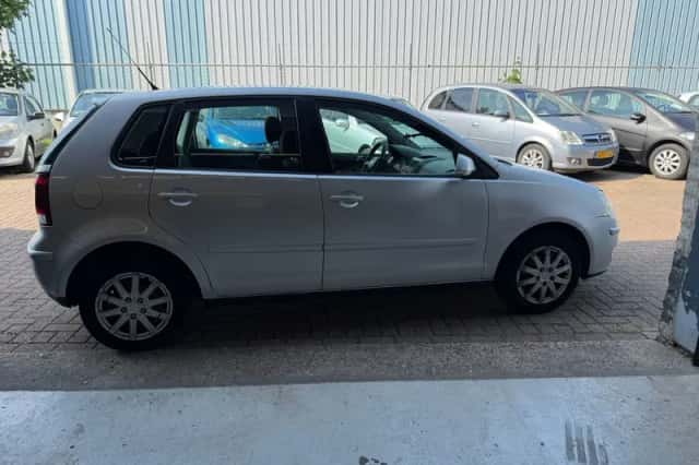Volkswagen Polo (2007) thumbnail 3