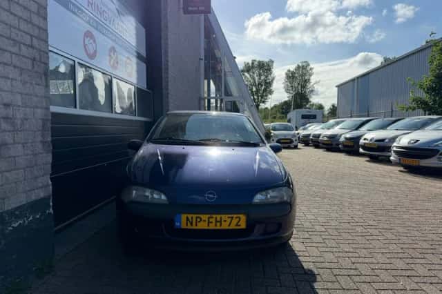 Opel Tigra (1996) thumbnail 2