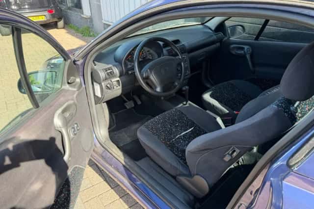 Opel Tigra (1996) thumbnail 3