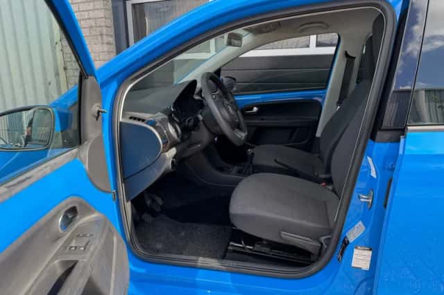 Volkswagen Up! (2015) thumbnail 3
