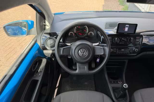 Volkswagen Up! (2015) thumbnail 4