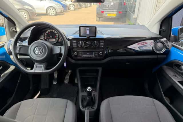 Volkswagen Up! (2015) thumbnail 6