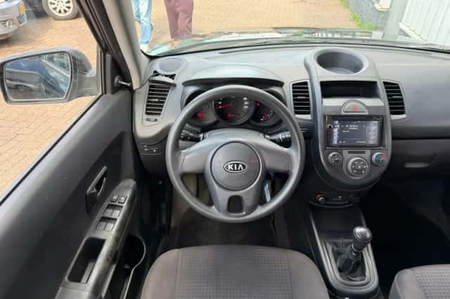 Kia Soul (2010) thumbnail 3