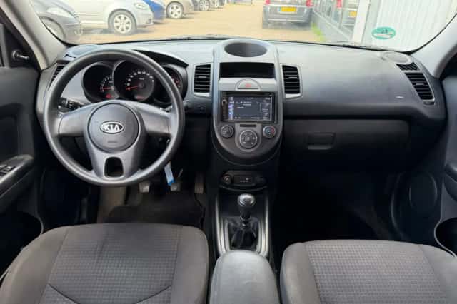 Kia Soul (2010) thumbnail 5