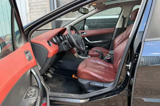 Peugeot 308 (2008) thumbnail 3