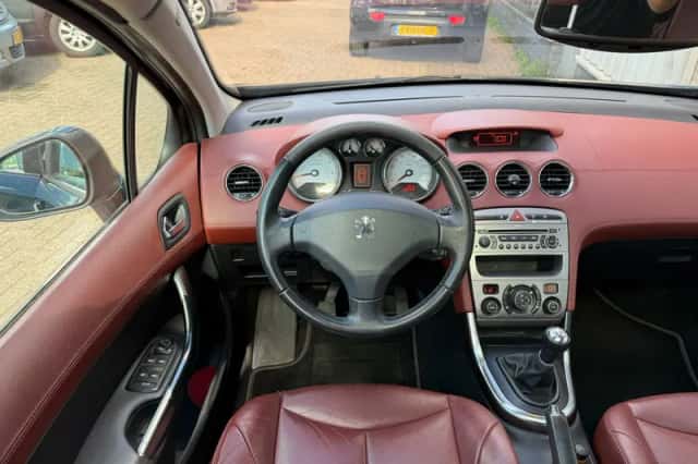 Peugeot 308 (2008) thumbnail 4