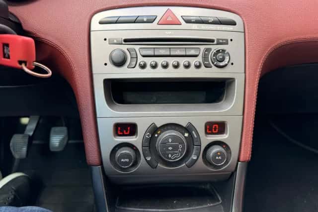 Peugeot 308 (2008) thumbnail 6