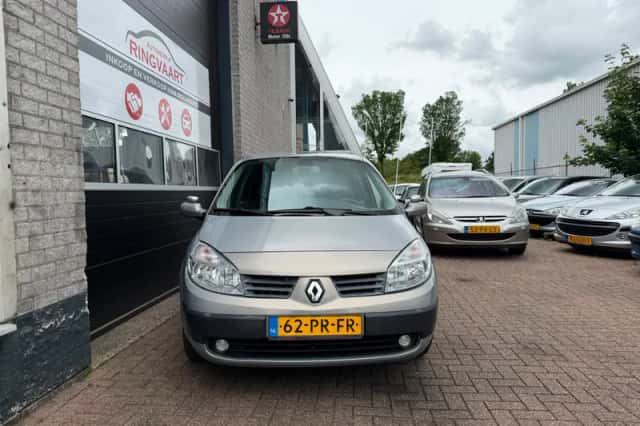 Renault Scénic (2004) thumbnail 2