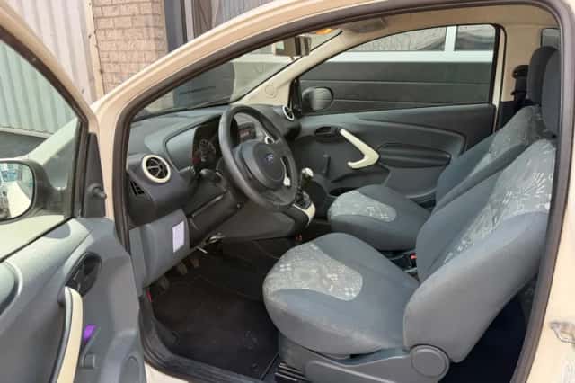 Ford Ka (2010) thumbnail 3
