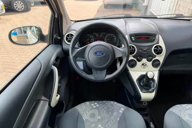 Ford Ka (2010) thumbnail 4