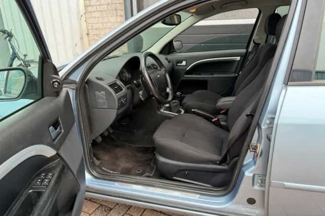 Ford Mondeo (2004) thumbnail 3