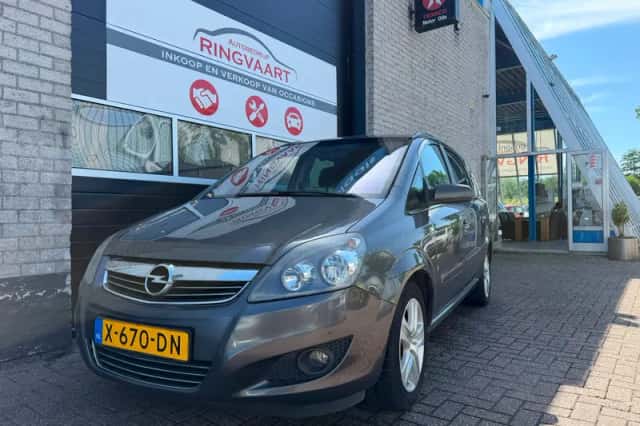 Opel Zafira (2010) thumbnail 1