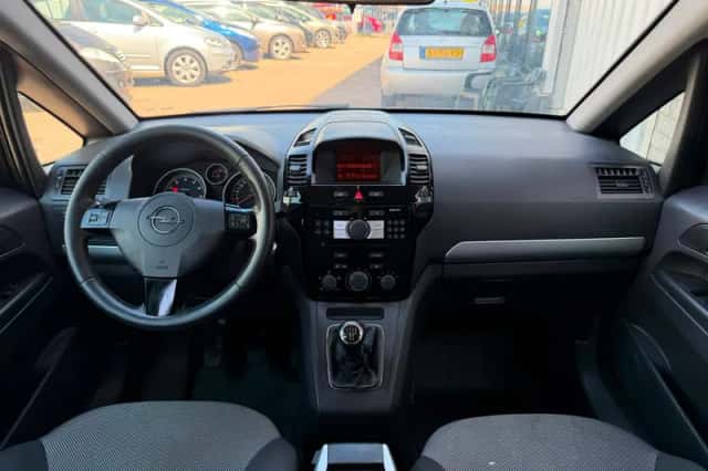 Opel Zafira (2010) thumbnail 5