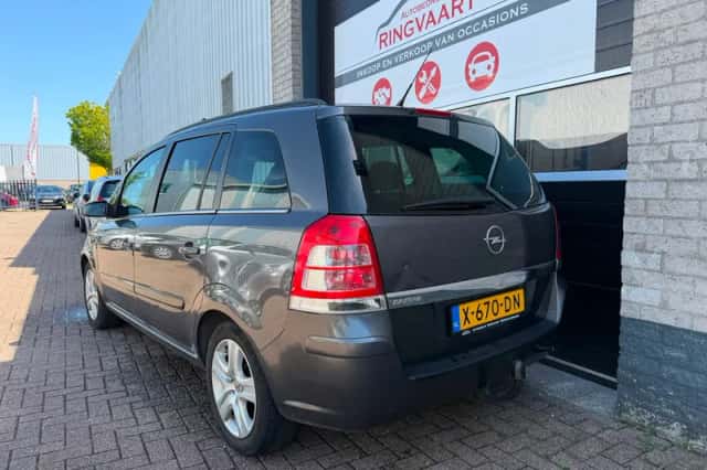 Opel Zafira (2010) thumbnail 6