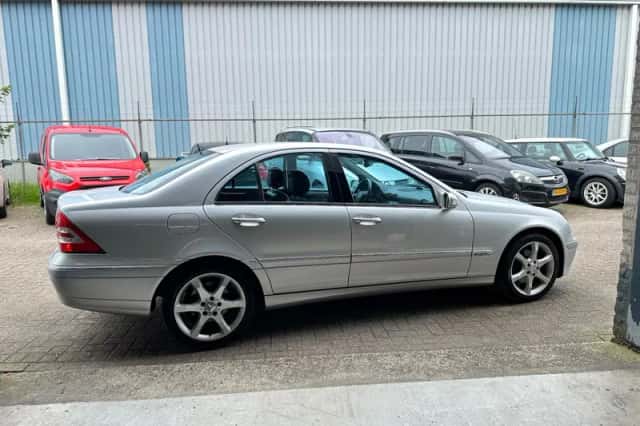 Mercedes-Benz C-Klasse (2006) thumbnail 4