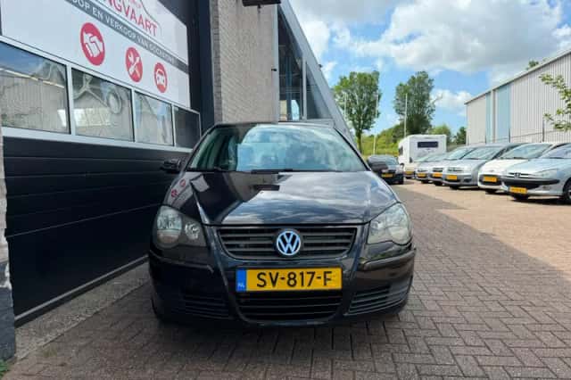 Volkswagen Polo (2006) thumbnail 2