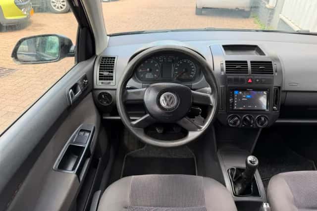 Volkswagen Polo (2006) thumbnail 4