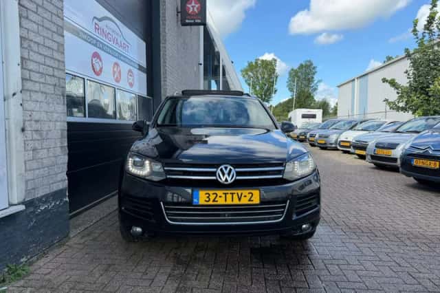 Volkswagen Touareg (2010) thumbnail 2