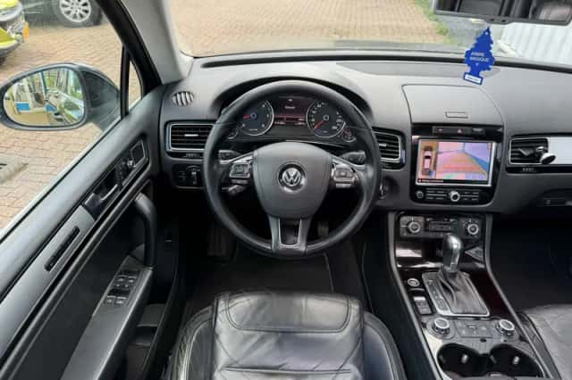 Volkswagen Touareg (2010) thumbnail 5