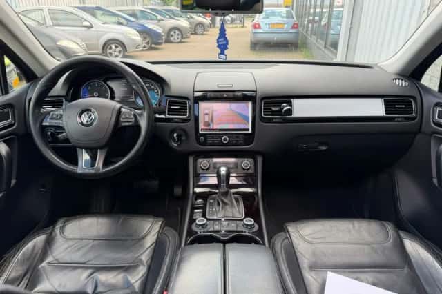 Volkswagen Touareg (2010) thumbnail 6