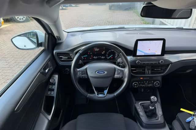 Ford Focus (2019) thumbnail 3