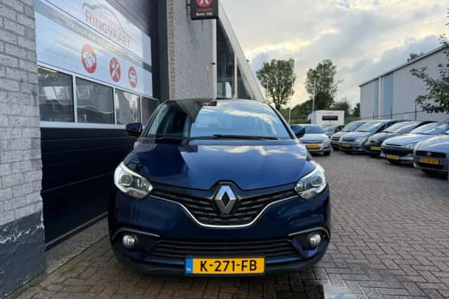 Renault Scénic (2017) thumbnail 2