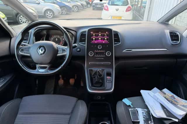 Renault Scénic (2017) thumbnail 3