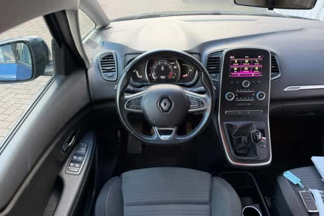 Renault Scénic (2017) thumbnail 4