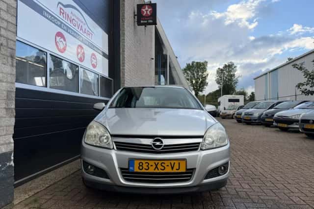 Opel Astra (2007) thumbnail 2