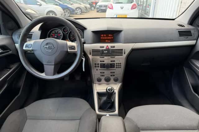 Opel Astra (2007) thumbnail 3
