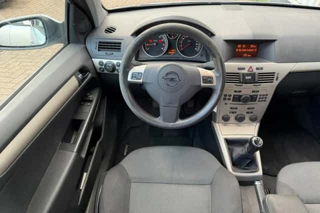 Opel Astra (2007) thumbnail 4