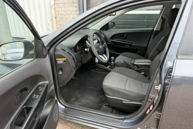 Kia Ceed (2011) thumbnail 3