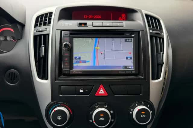 Kia Ceed (2011) thumbnail 6