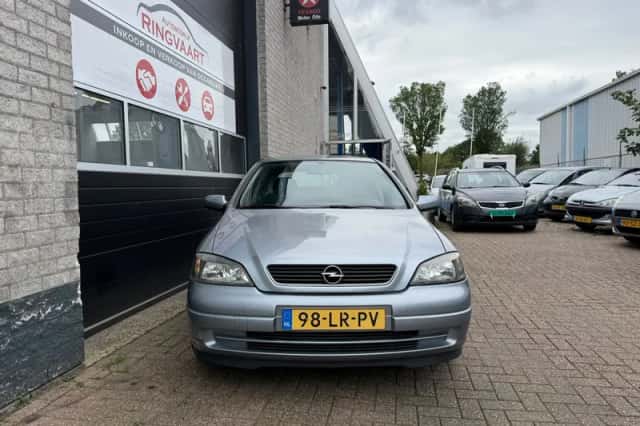 Opel Astra (2003) thumbnail 2