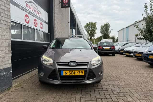 Ford Focus (2013) thumbnail 2