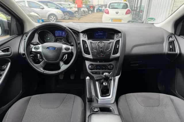 Ford Focus (2013) thumbnail 4