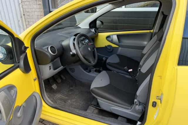 Peugeot 107 (2005) thumbnail 3