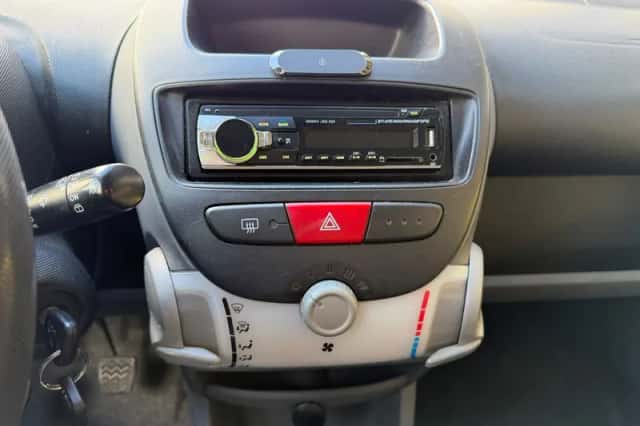 Peugeot 107 (2005) thumbnail 4