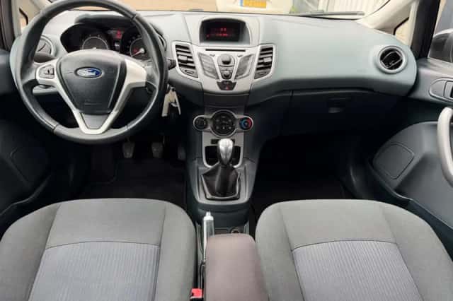 Ford Fiesta (2011) thumbnail 5