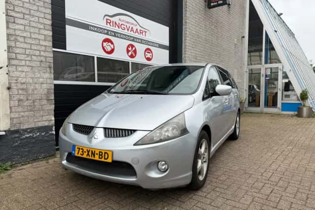 Mitsubishi Grandis (2004) thumbnail 1