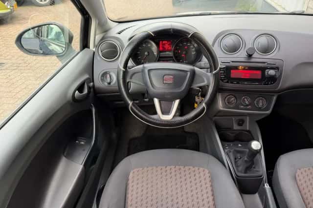 SEAT Ibiza (2010) thumbnail 4