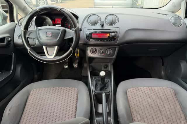 SEAT Ibiza (2010) thumbnail 5
