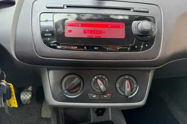 SEAT Ibiza (2010) thumbnail 6