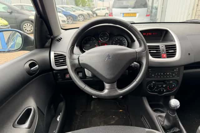 Peugeot 206+ (2011) thumbnail 3
