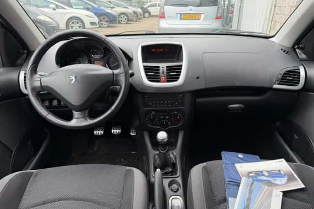 Peugeot 206+ (2011) thumbnail 4