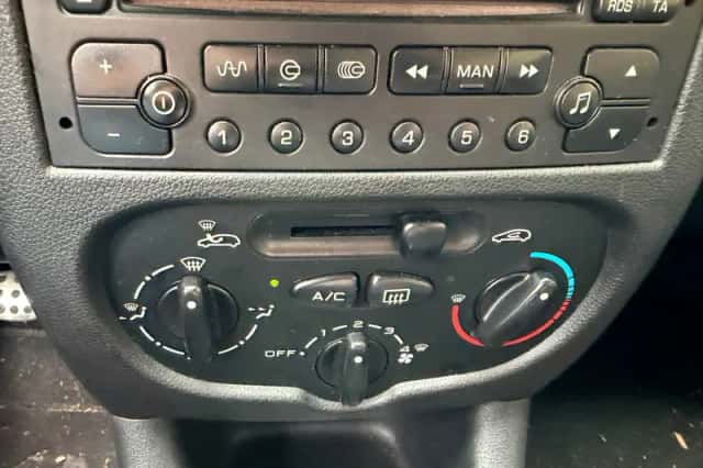Peugeot 206+ (2011) thumbnail 6