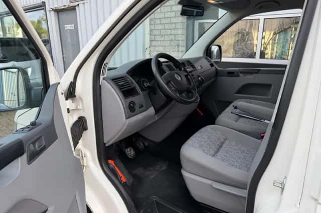 Volkswagen Transporter (2008) thumbnail 3