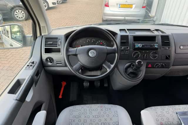 Volkswagen Transporter (2008) thumbnail 4