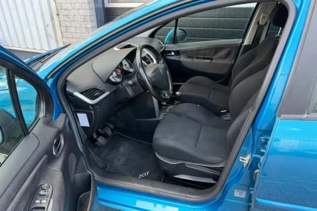 Peugeot 207 (2006) thumbnail 3